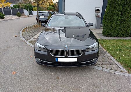 BMW 520d Touring - BI-Zenon, Hud, Pano, Nav Pro,