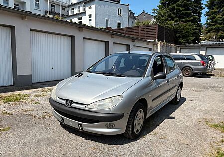 Peugeot 206 | 4-Türer | TÜV NEU | nur 118.000 km