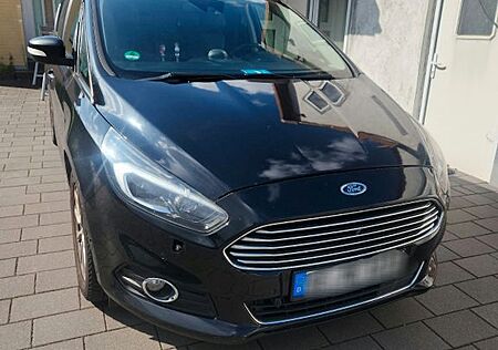 Ford S-Max 2,0 TDCi 132kW 4x4 Titanium PowerShift...