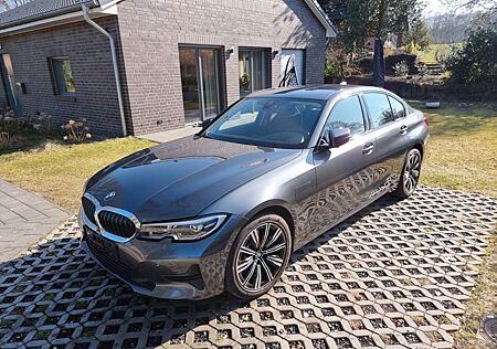 BMW 330 e Advantage Limousine
