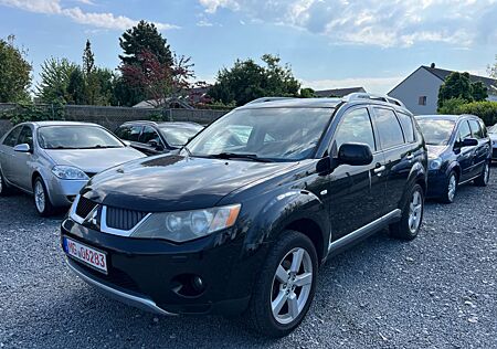 Mitsubishi Outlander 2.2 DI-D Intense 4WD 7.Sitze 1.Hand
