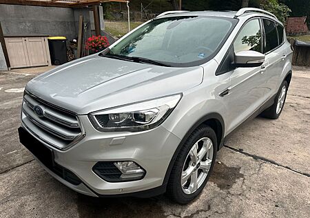 Ford Kuga 2,0 TDCi 4x4 132kW Titanium PowerShift Pano
