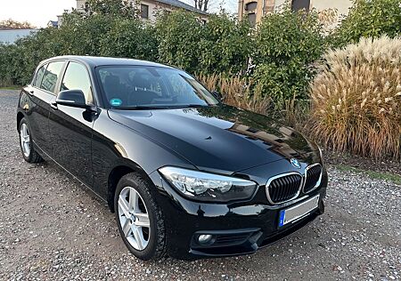 BMW 118d Advantage, schwarz, ohne Modellschriftzug