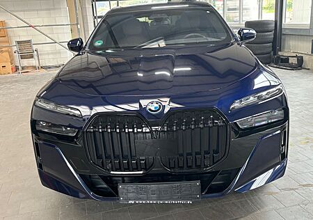 BMW 740 d xDrive MSportPRO IndividualLeder white