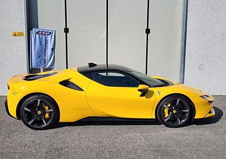 Ferrari SF90 gebraucht kaufen Ferrari SF90 *AS NEW*