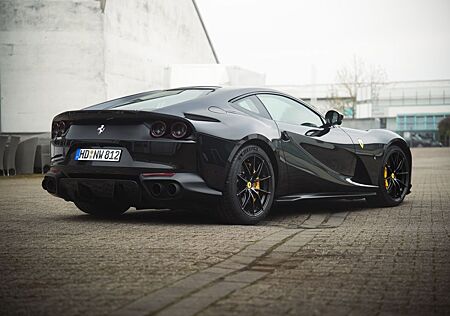 Ferrari 812 Superfast | Carbon | Lift | Kamera