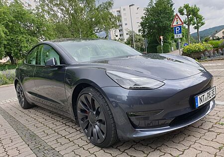 Tesla Model 3 Allradantrieb mit Dualmotor Performa...