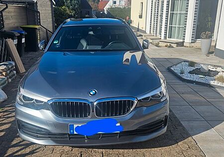 BMW 530d T. Sportline, Checkh., Neuwertig., AHK, Amb