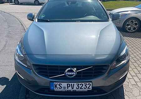 Volvo V60 D3 2.0 Diesel - Baujahr 2015