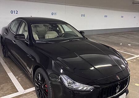 Maserati Ghibli 3.0 V6 Diesel 275HP Automatik RWD -