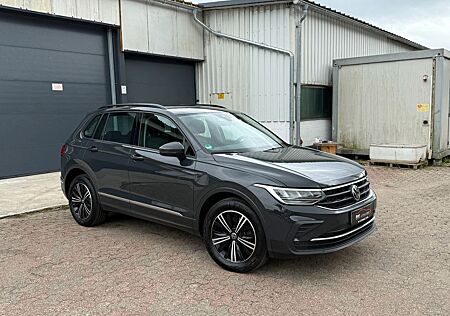 VW Tiguan Volkswagen Life 4Motion 2.0 TDI DSG NAV KAM LED PDC