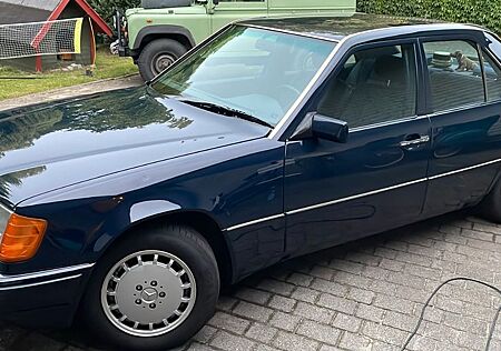 Mercedes-Benz 300 E - W124