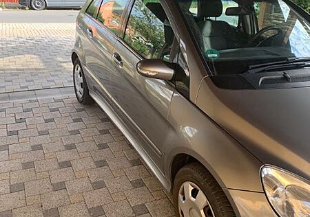 Mercedes-Benz B 200 -