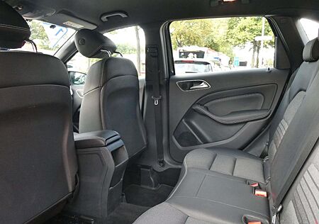 Mercedes-Benz B 200 EURO6 SPORT PAKET 1.Hand TÜV11/2027