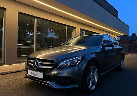 Mercedes-Benz C 350 e *Avantgarde*/Panorama/LED *83.000KM*