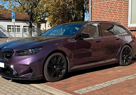 BMW M5 Plug-In Hybrid Touring xDrive Daytona Violett