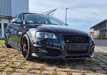 Audi S3 2.0 TFSI Sportback - Black Edition, TÜV2027