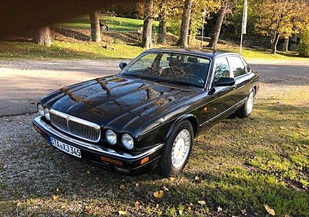 Jaguar XJ6 Sovereign (x 300)