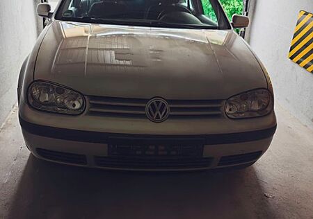 VW Golf Volkswagen 1.4 (TÜV neu)