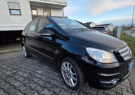 Mercedes-Benz B 200 -
