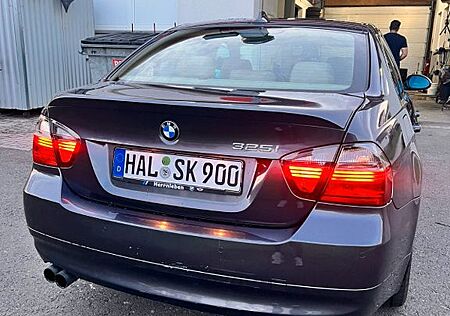 BMW 325i -