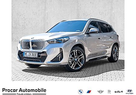 BMW iX1 xDrive30 M Sport PANO ACC AHK RFK NAVI LED