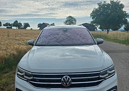 VW Tiguan Allspace Volkswagen 2.0 TDI DSG R-Line + CarGarantie