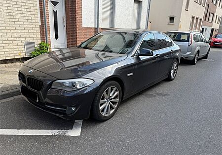 BMW 523i -