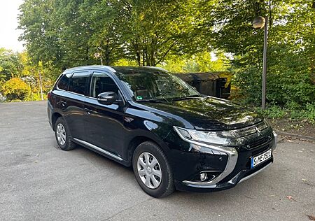 Mitsubishi Plug in Hybrid Outlander Plug-in Hybrid Outlander 2.0 MIVEC PLUG-IN H...