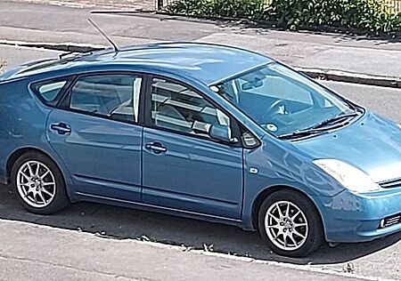 Toyota Prius !! EXPORT !! 1.5-l-VVT-i Sol Sol
