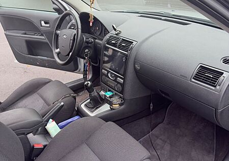 Ford Mondeo 2.5 V6 Ghia Ghia