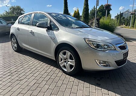 Opel Astra J Lim. 5-trg. Edition