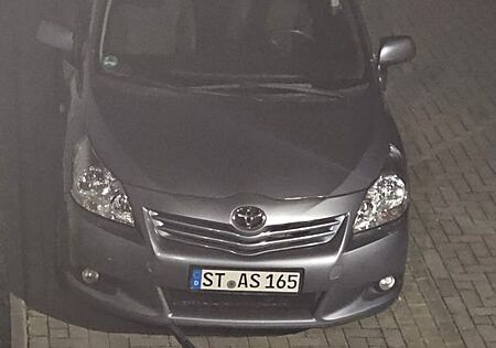 Toyota Corolla Verso 2.2-l-D-4D -