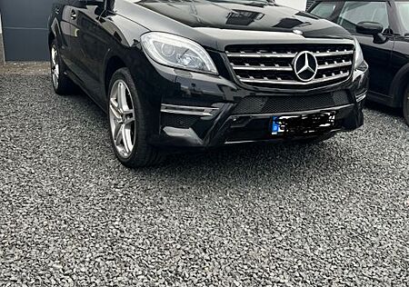 Mercedes-Benz ML 350 BlueTEC 4MATIC - VOLLAUSTATTUNG, AMG-LINE