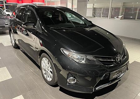 Toyota Auris Touring Sports Life+