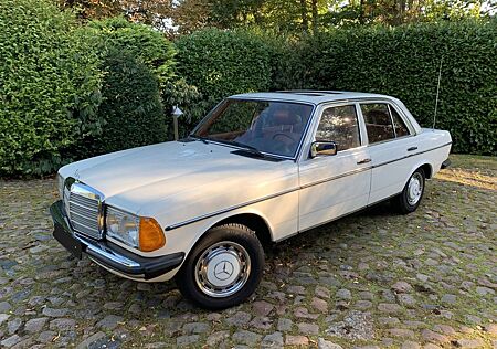 Mercedes-Benz 240 W123 240D