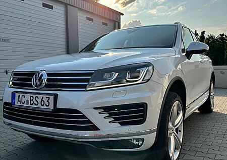 VW Touareg Volkswagen 3.0 V6 TDI R SCR Tiptr. BMT Terrain Te