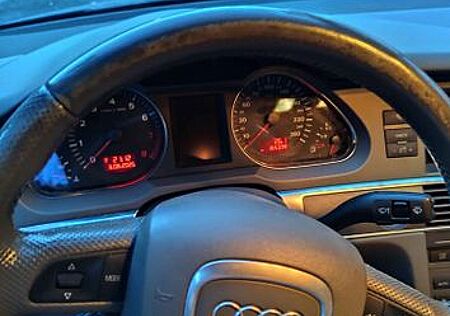Audi A4 2.4 -