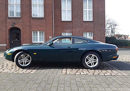 Jaguar XK8 Coupe -