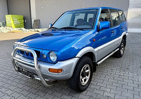 Nissan Terrano Comfort 2.4I Benziner 4X4 7 Sitzer