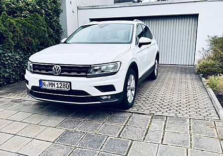 VW Tiguan Volkswagen 2.0 TDI SCR DSG Highline, 1. Hand