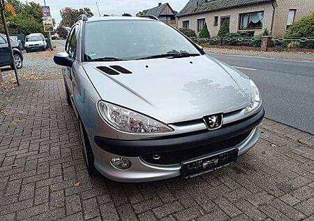 Peugeot 206 Pevgeot / sehr gepflegt/TÜV