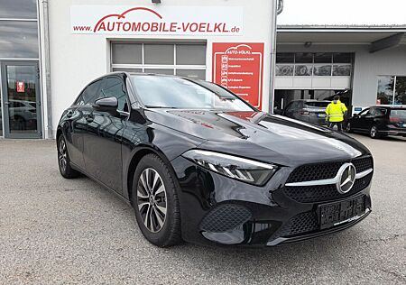 Mercedes-Benz A 180 DCT LED/MBUX/SITZHZ/ACC/NAVI