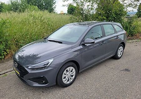 Hyundai i30 1.4 Pure Klima Navi PDC