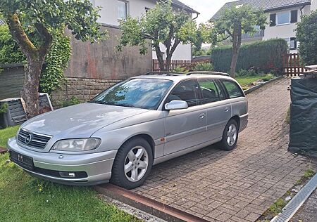 Opel Omega Caravan 2.2 16v Edition 2000
