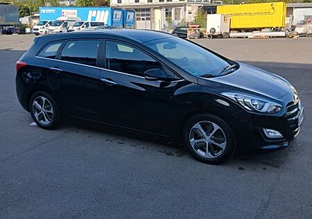 Hyundai i30 blue 1.6 CRDi 81kW YES! Gold YES! Gold