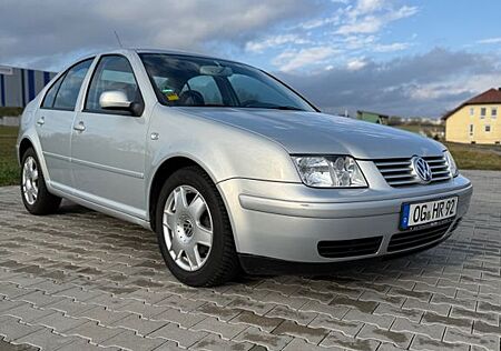 VW Bora Volkswagen 2.3 1. Hand TÜV Neu gepflegter Zustand!