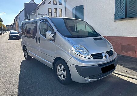 Renault Trafic 2.5 dCi Passenger-AUTOMATIK-8.Sitzer-Navi