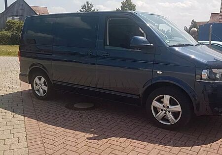 VW T5 Multivan Volkswagen mit nahezu Vollausstattung