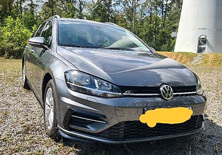VW Golf Volkswagen 2.0 TDI SCR DSG 110kW R-Line Variant R-Line